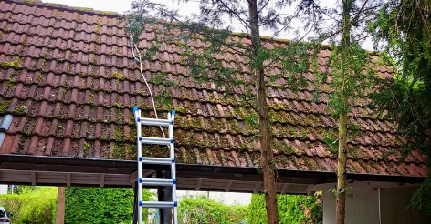 Dach vorher Dach reinigen vorher Ortenau